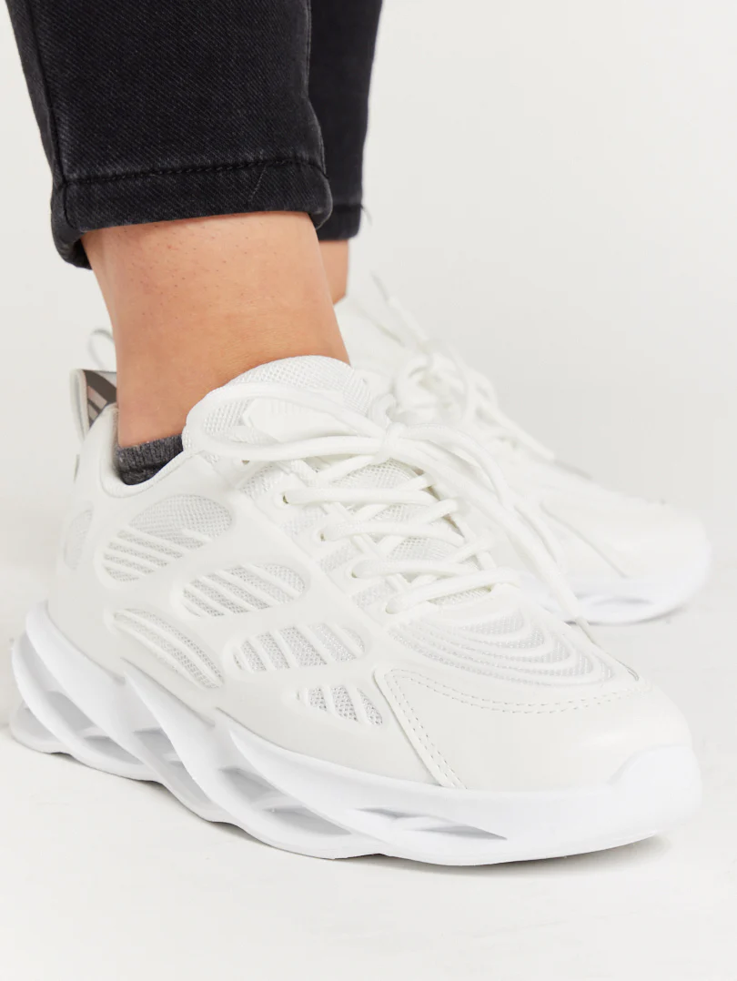 Baskets futuristes - Image 3