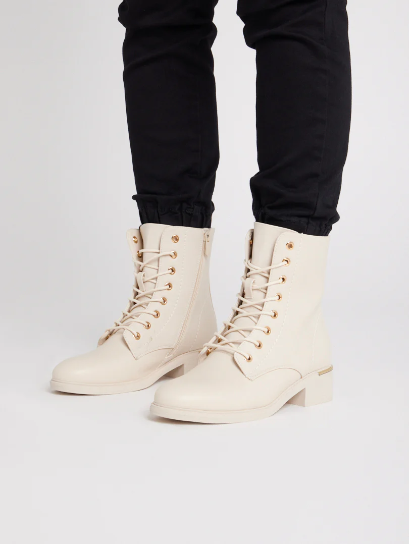 Bottines militaires détails dorés