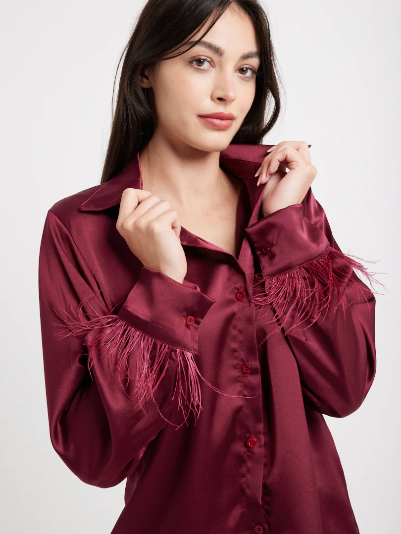 Chemise en satin manches plumes - Image 12