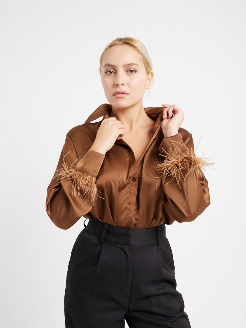 Chemise en satin manches plumes - Image 14