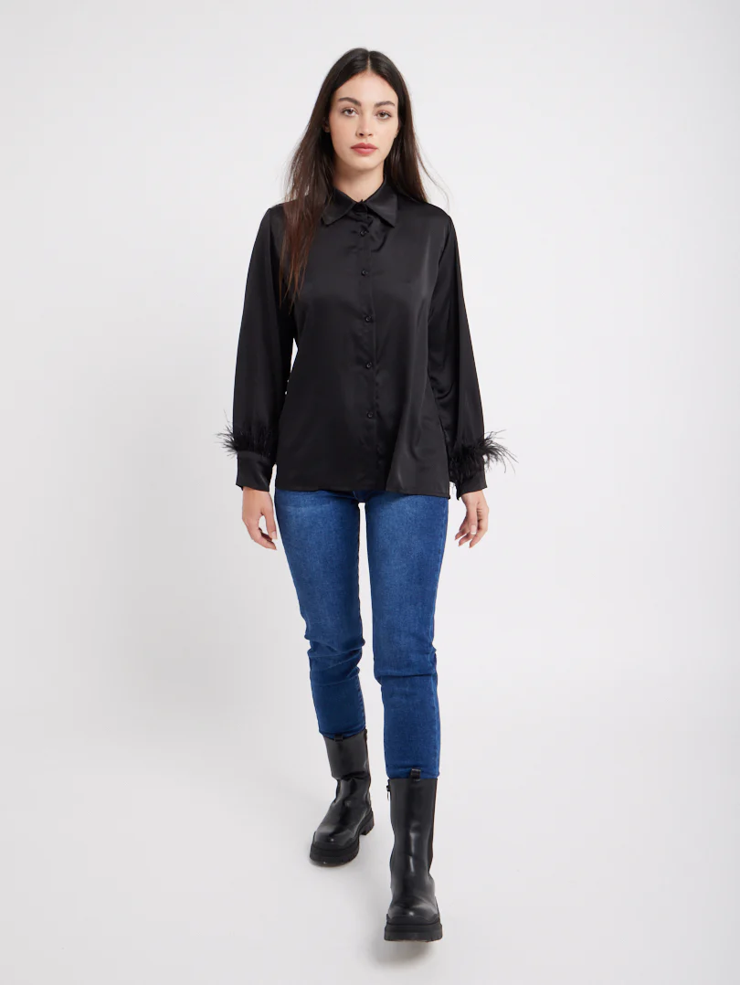 Chemise en satin manches plumes - Image 17