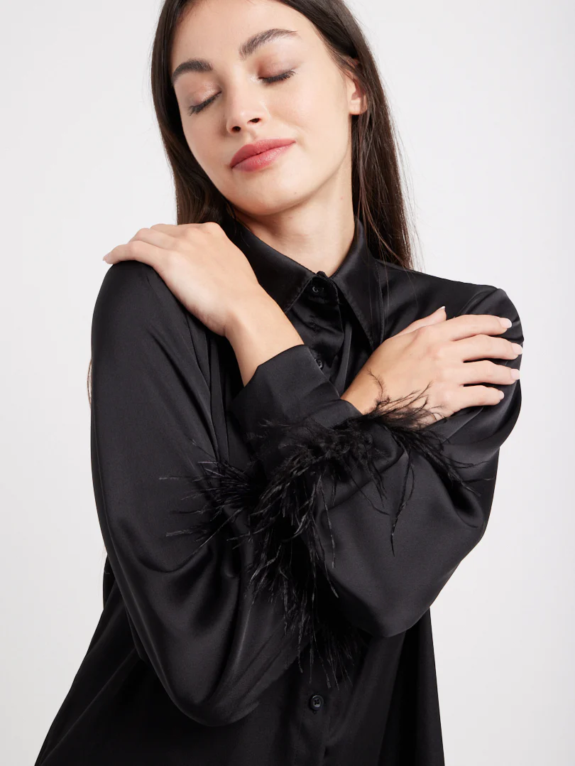 Chemise en satin manches plumes - Image 20