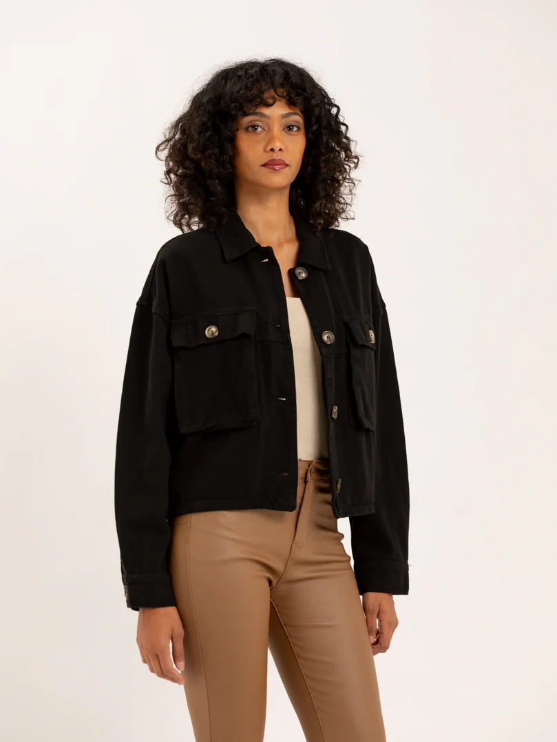 Veste courte en jean noir avec fermeture boutons - Image 3