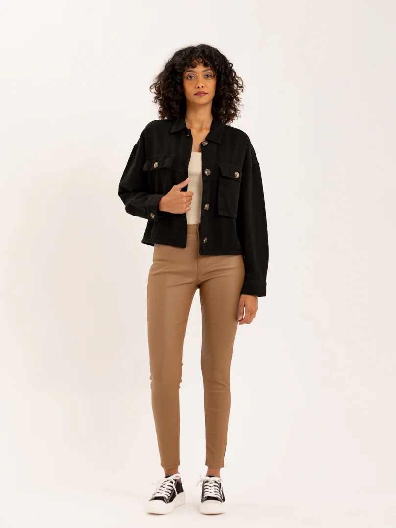 Veste courte en jean noir avec fermeture boutons - Image 4