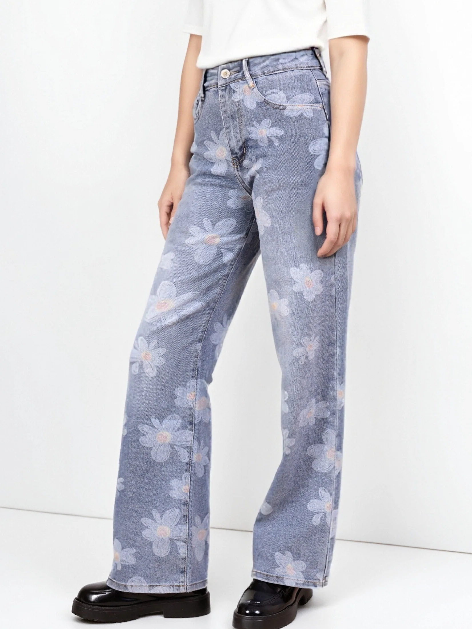 Jean Large à Imprimé Fleurs XXL – L’Essence du Denim Bohème Chic