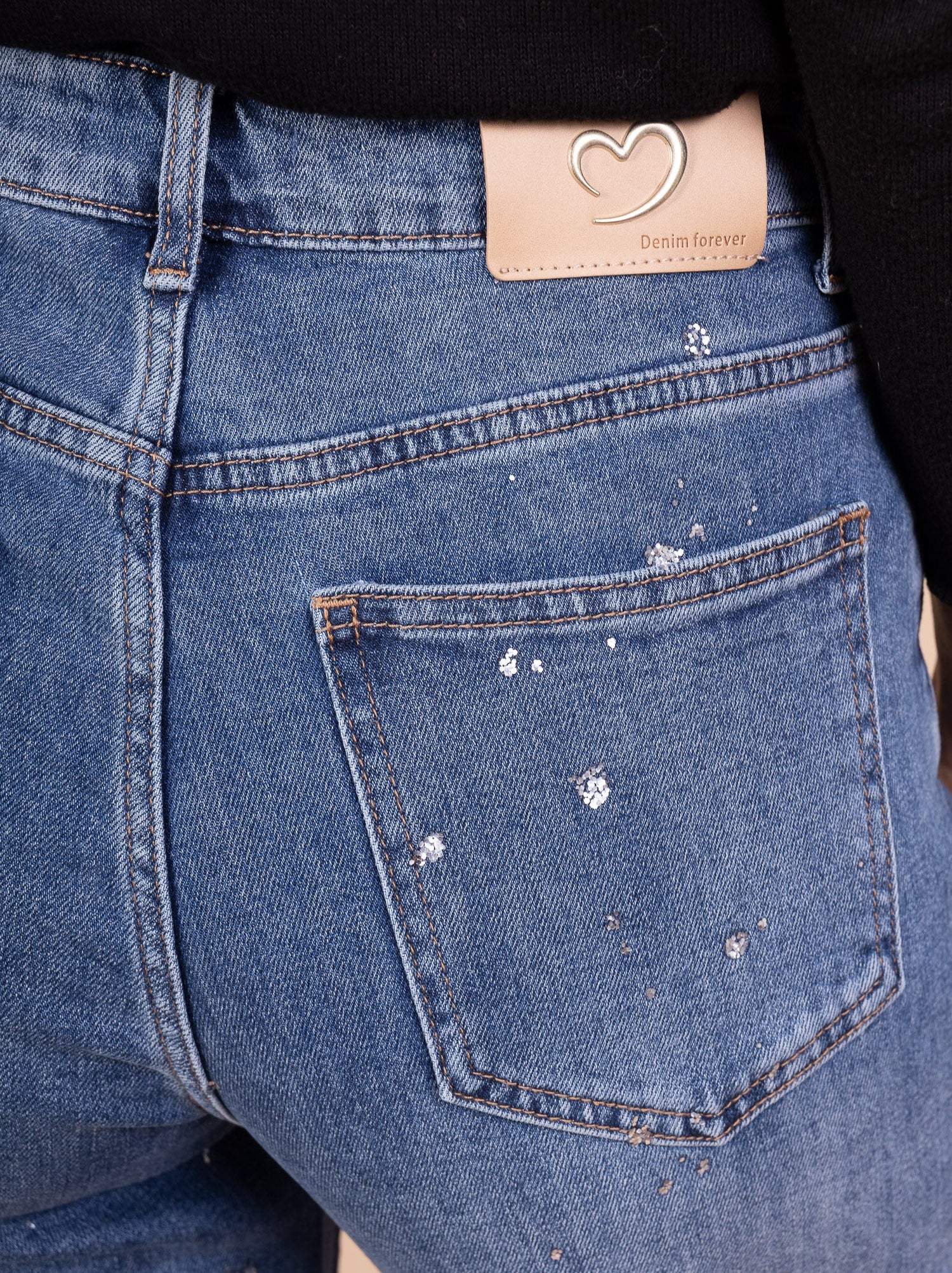 Jean Large Bleu à Paillettes – Élégance Lumineuse & Confort Absolu - Image 4