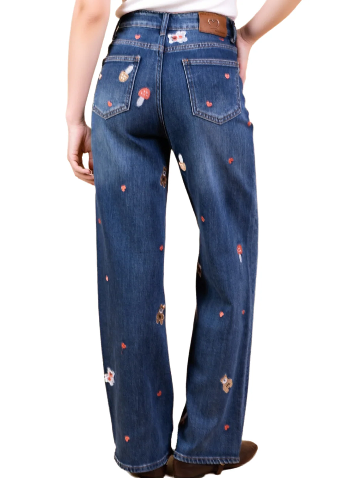 Jean Large Brodé – Le Denim Chic aux Finitions Artisanales - Image 3