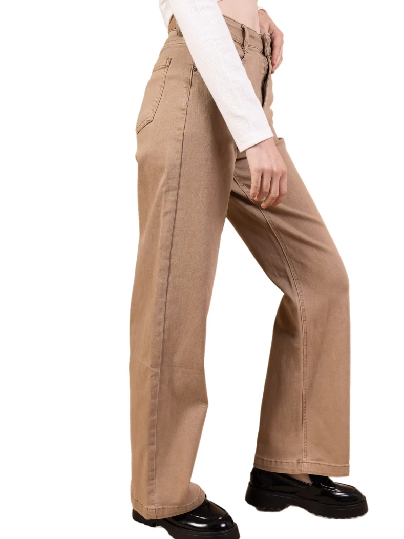 Jean Large Droit Taupe en Denim de Coton – L’Essence du Minimalisme Chic - Image 3