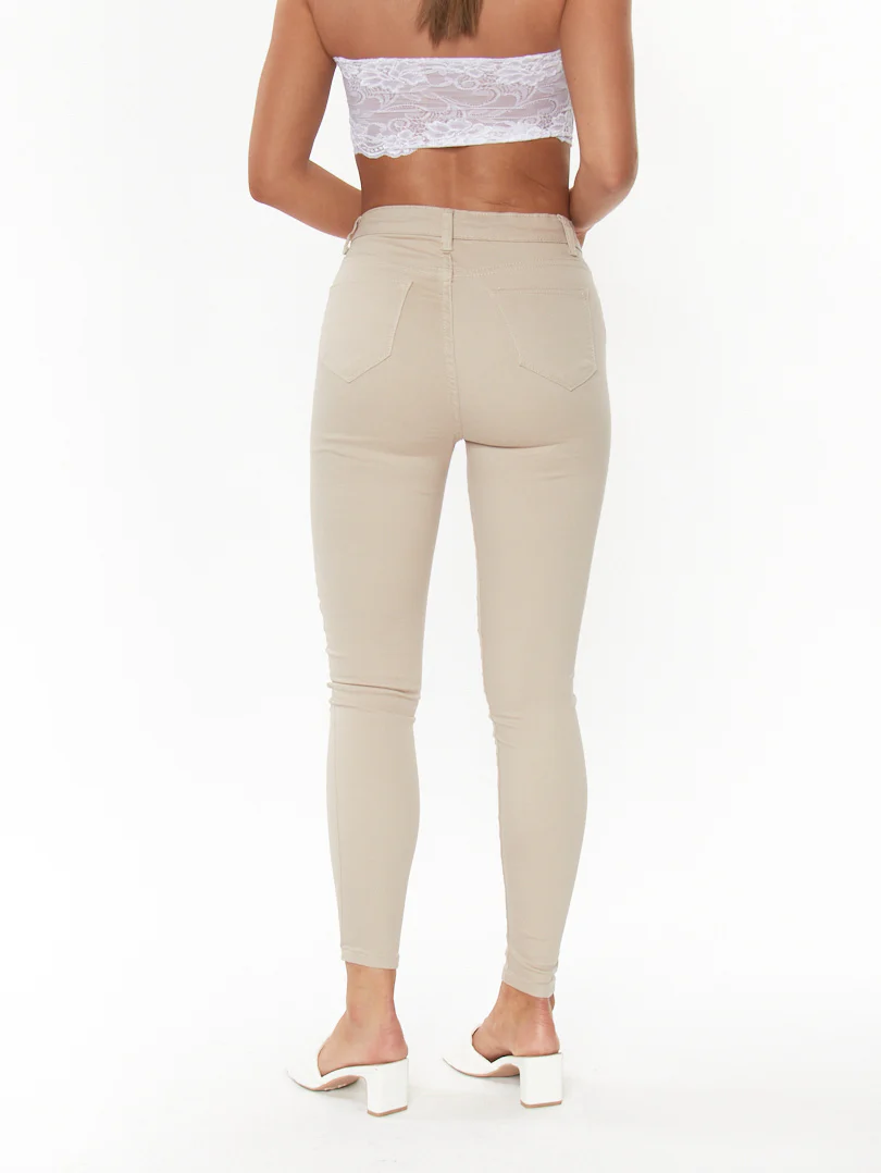 Jean skinny beige à boutons et déchirures légères - Image 3