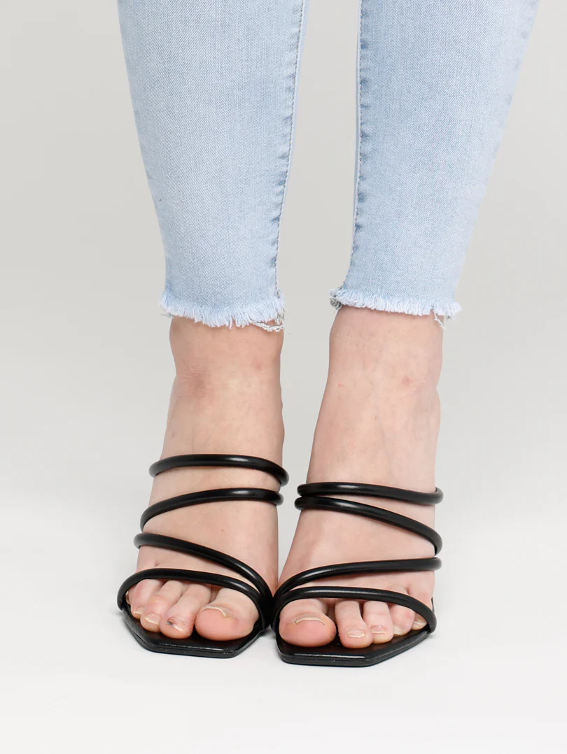 Mules pointure large à multi brides - Image 12