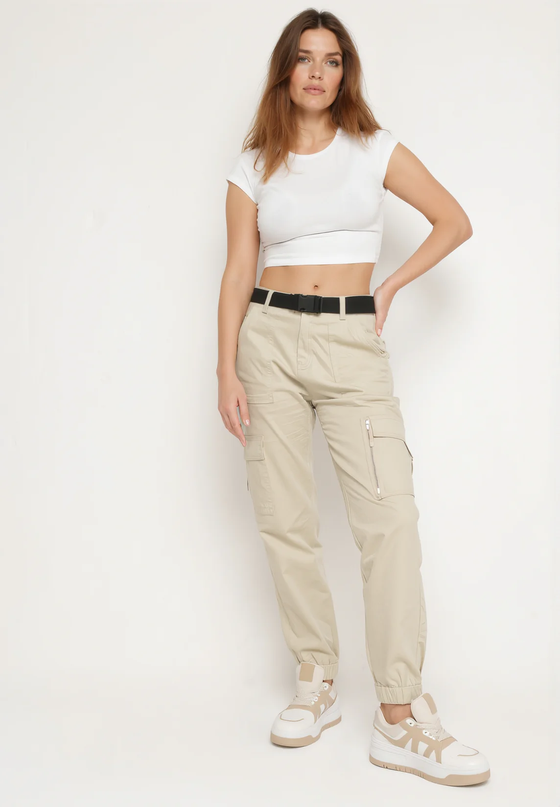 Pantalon cargo en coton beige avec ceinture - Image 2
