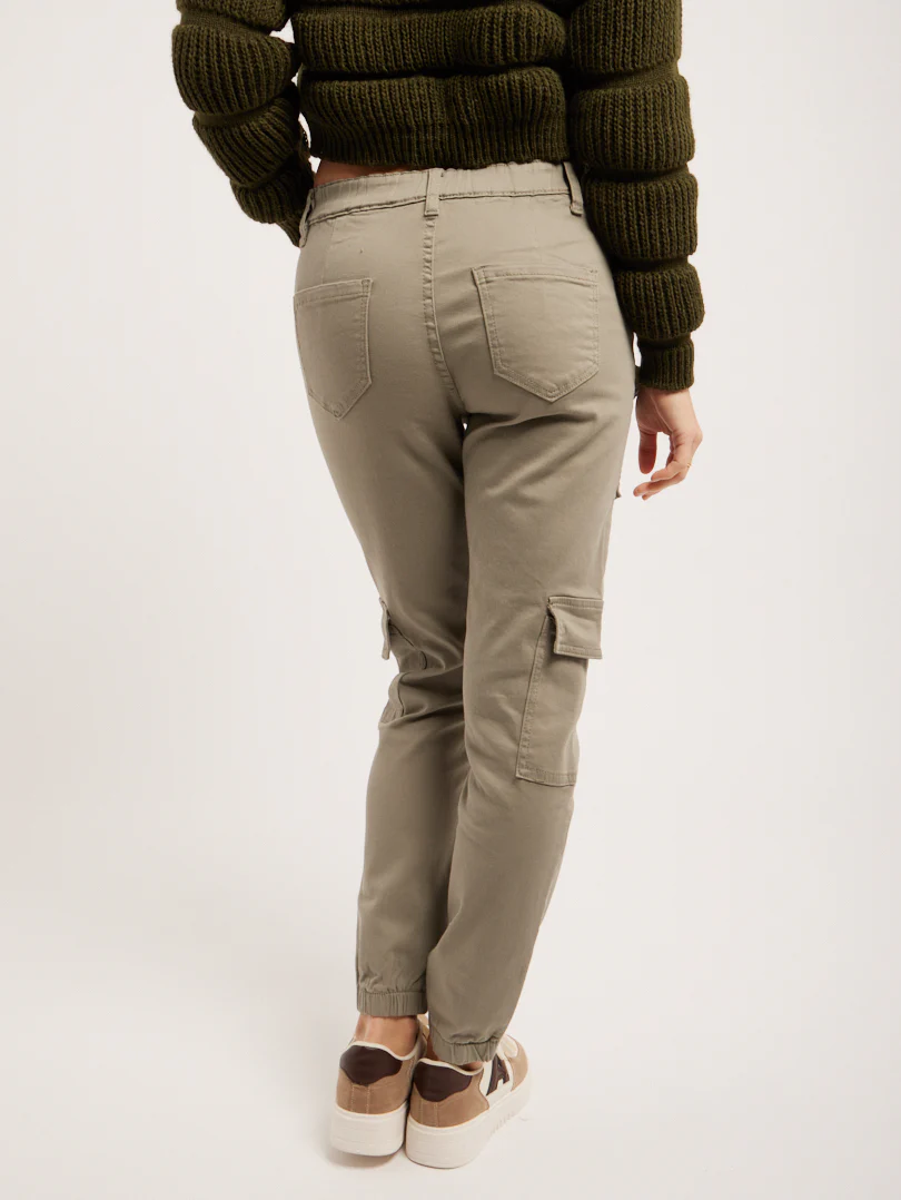 Pantalon cargo multi poches ourlet élastique - Image 7