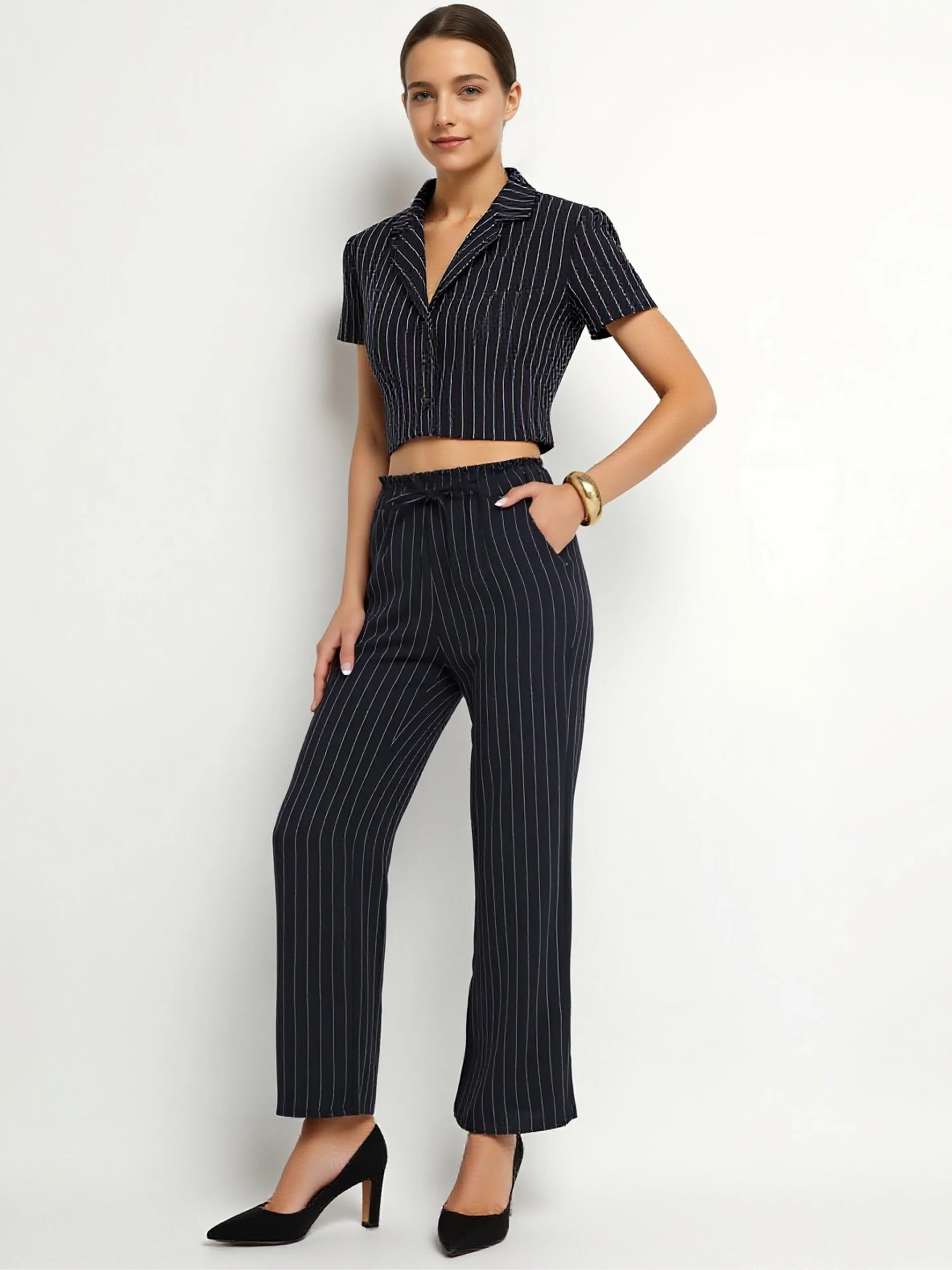 Pantalon droit à fines rayures verticales