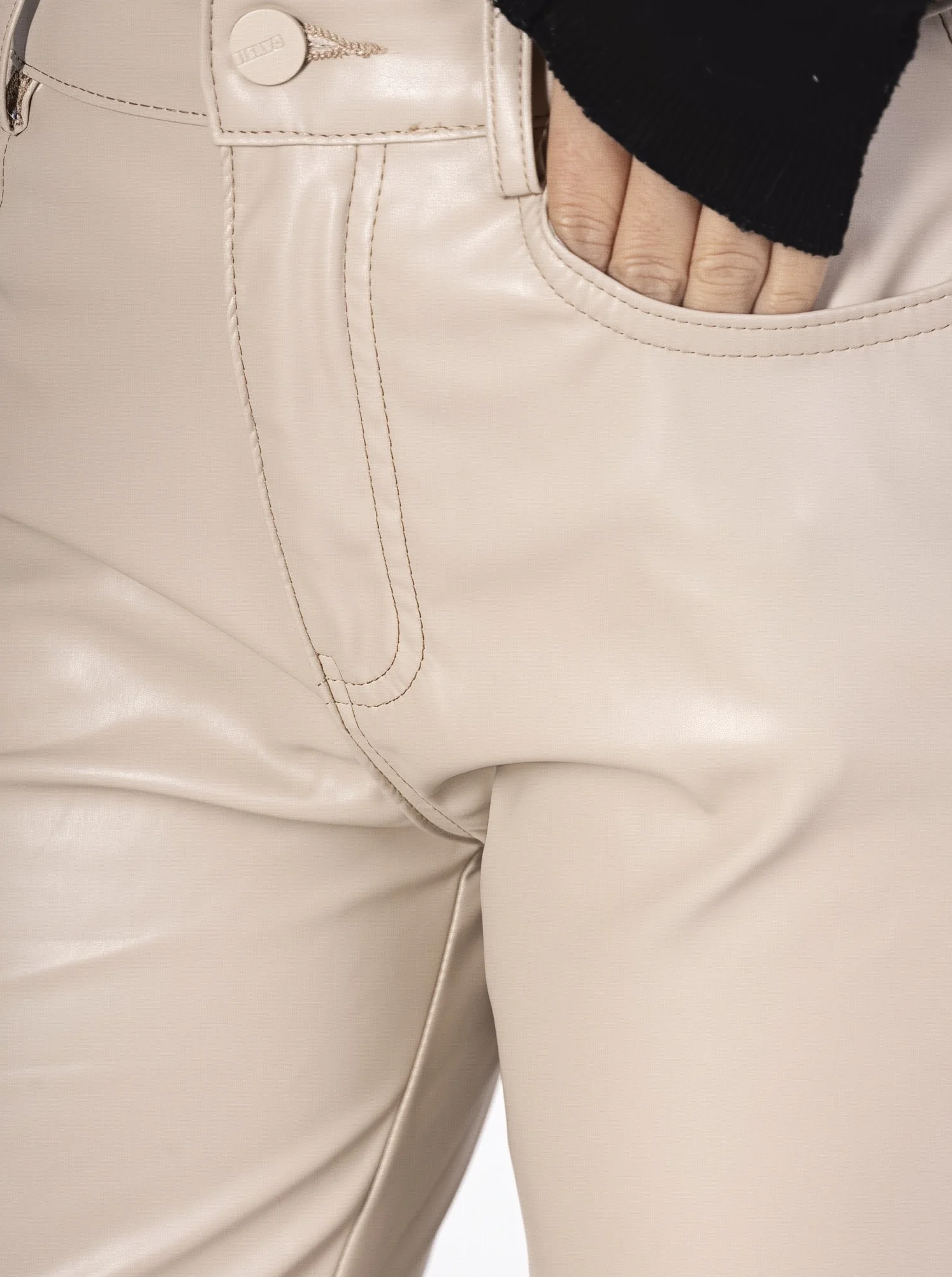 Pantalon Droit en Simili Cuir Brillant - Image 4
