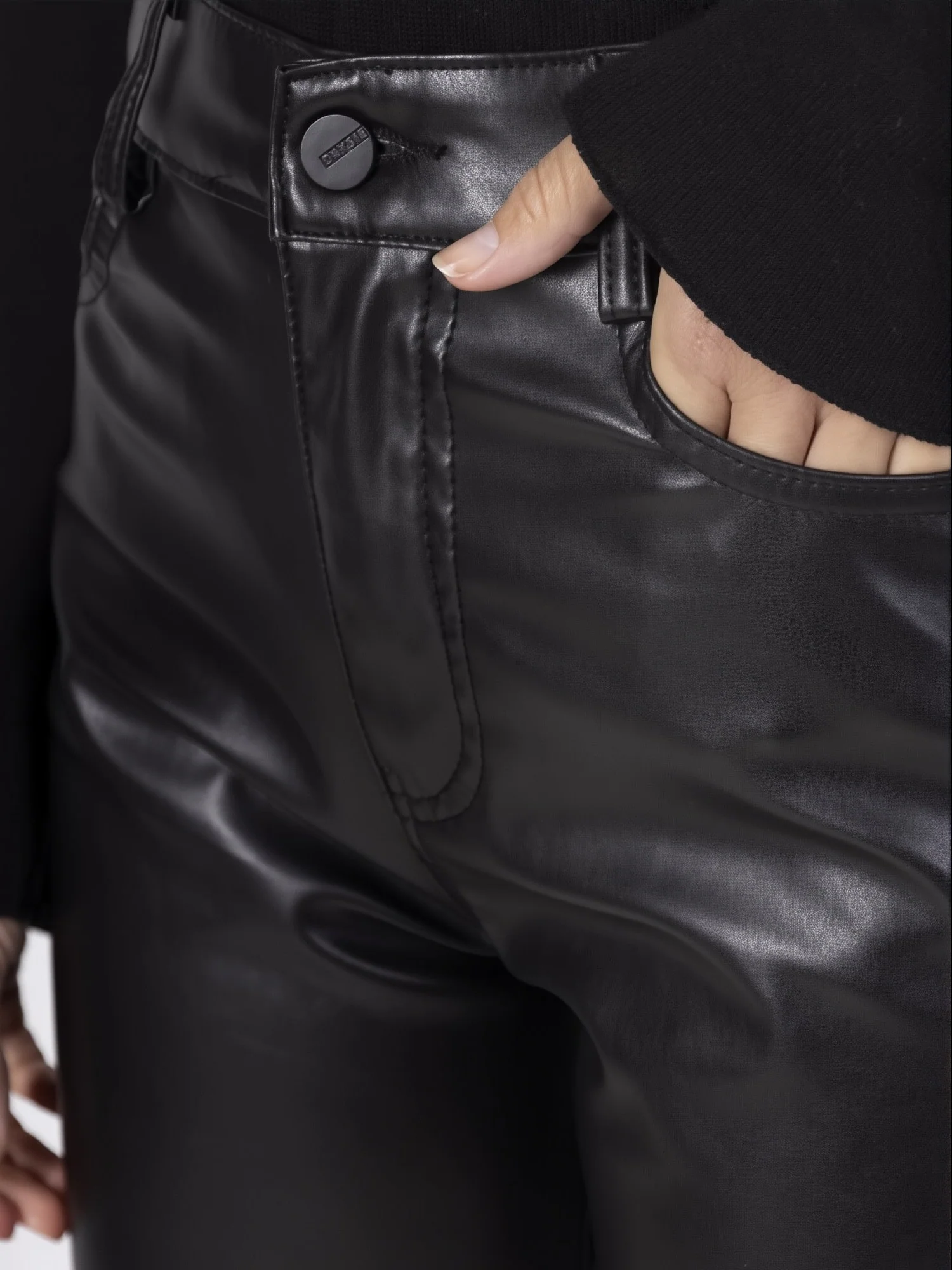 Pantalon Droit en Simili Cuir Brillant - Image 6