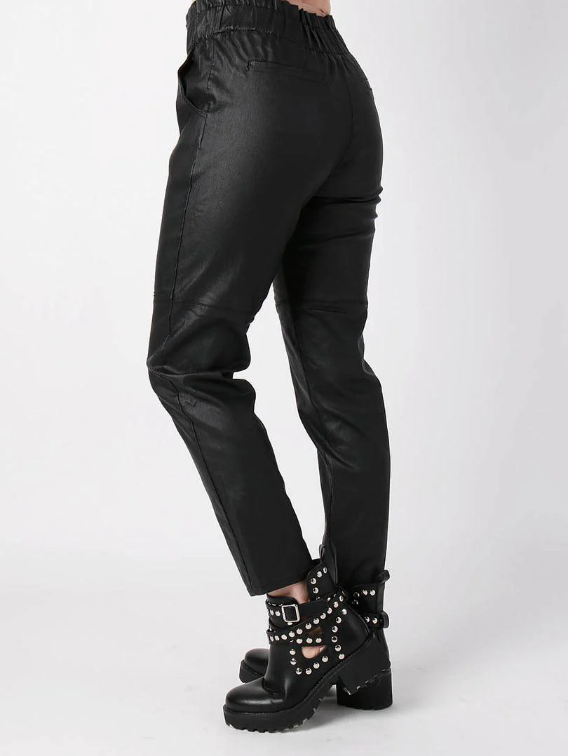 Pantalon en simili cuir et boutons - Image 2