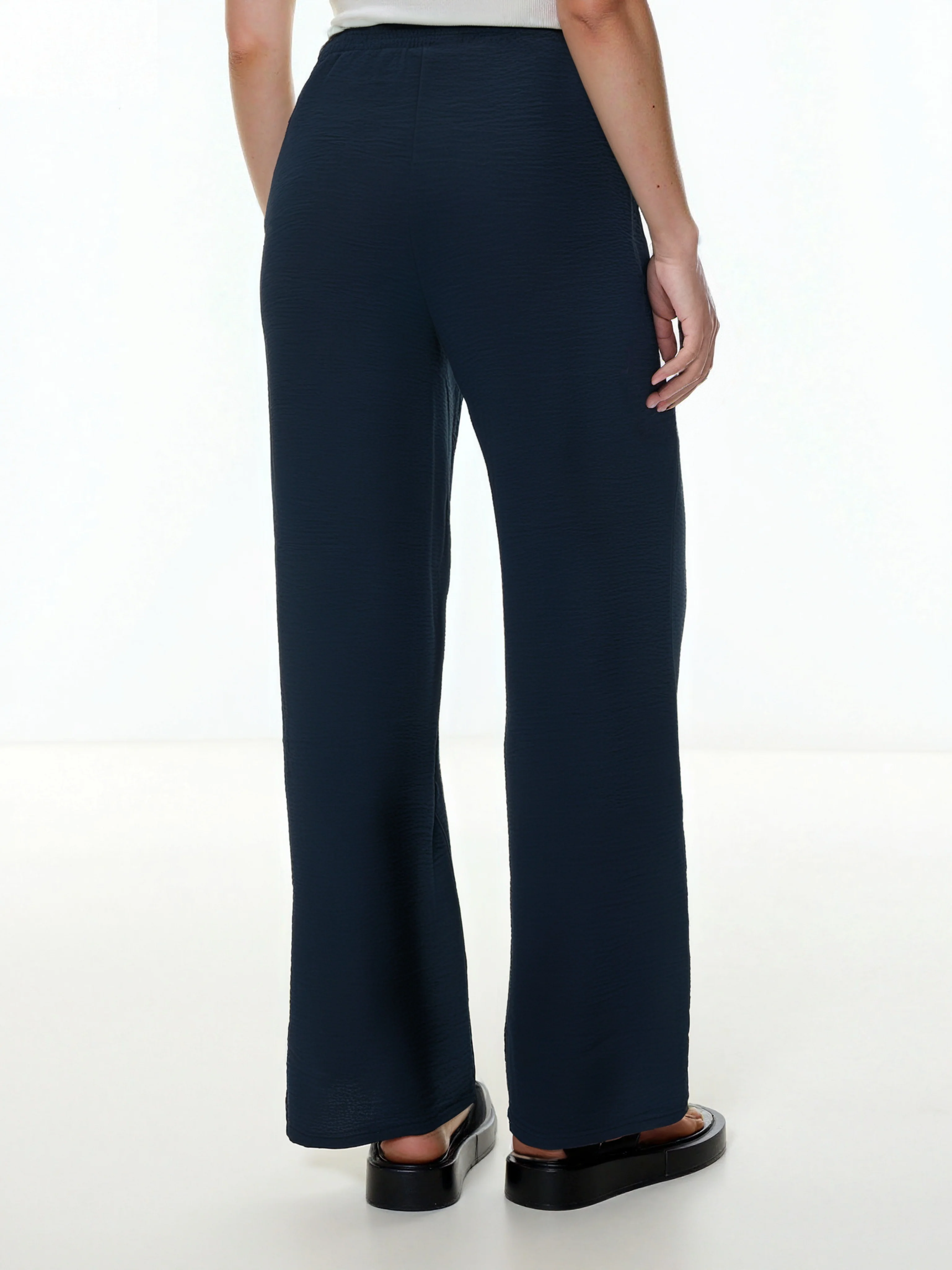 Pantalon fluide en tissu gaufré - Image 9