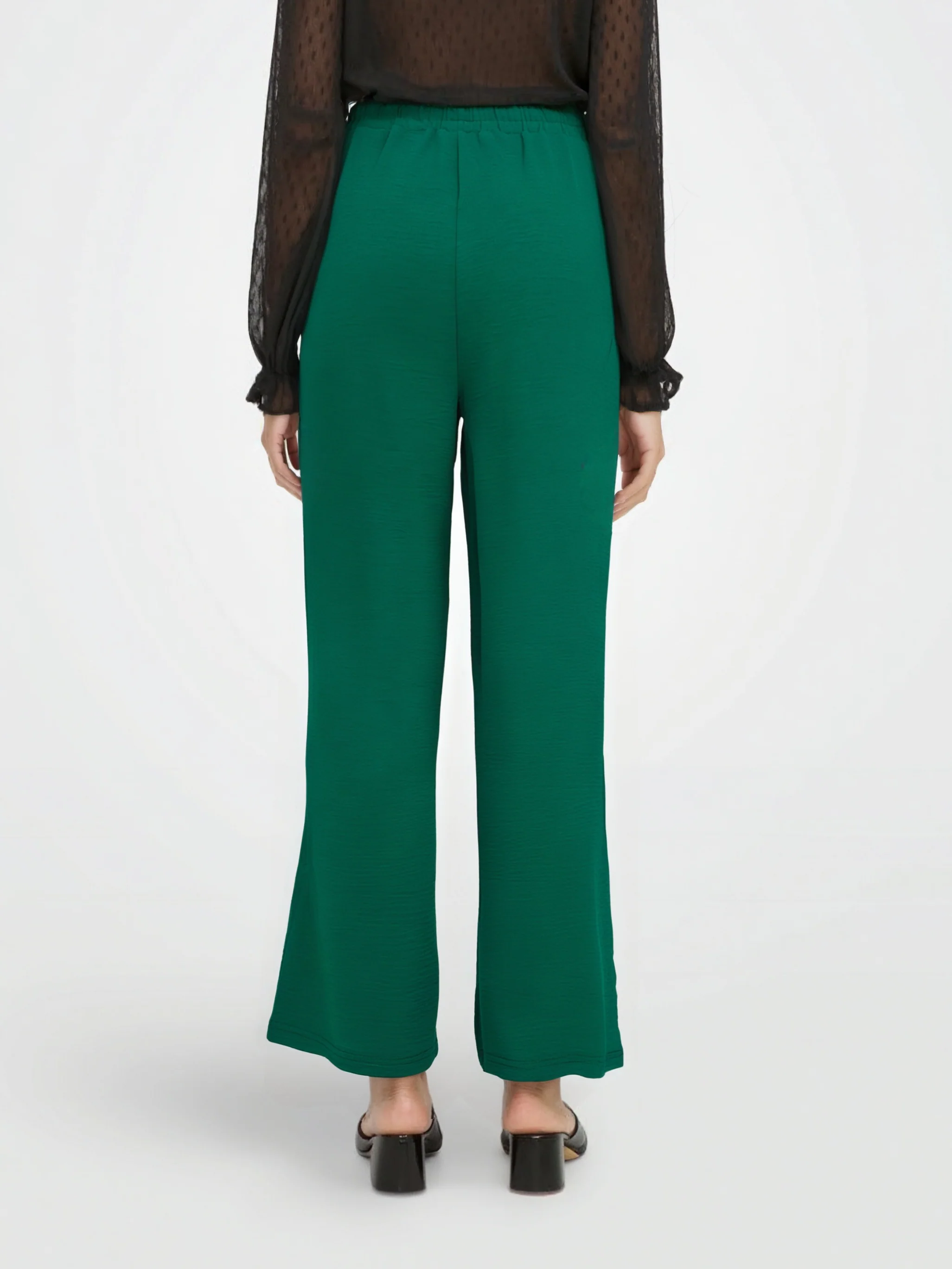 Pantalon fluide en tissu gaufré avec boutons décoratifs sur les poches - Image 8