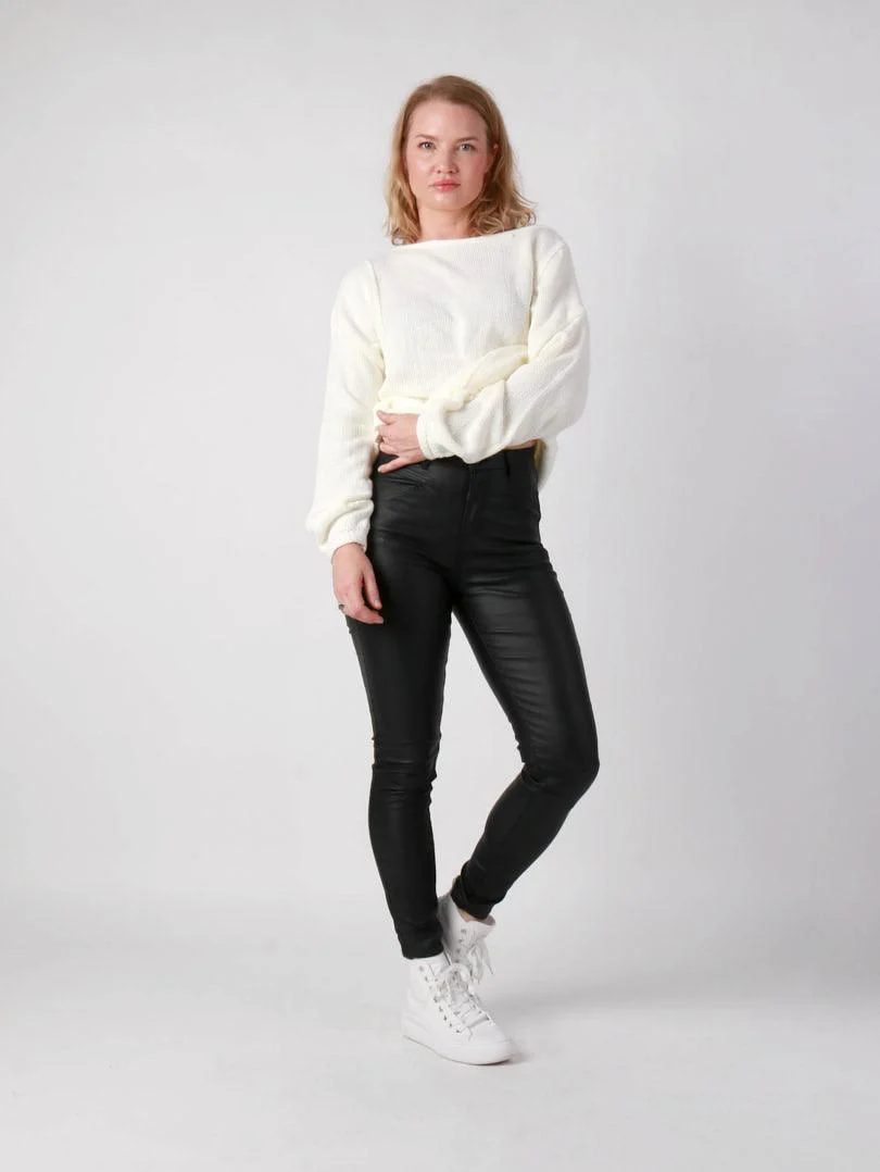 Pantalon noir en simili cuir avec bouton et fermeture éclair