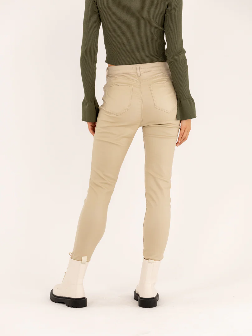 Pantalon skinny push up en simili cuir - Image 12