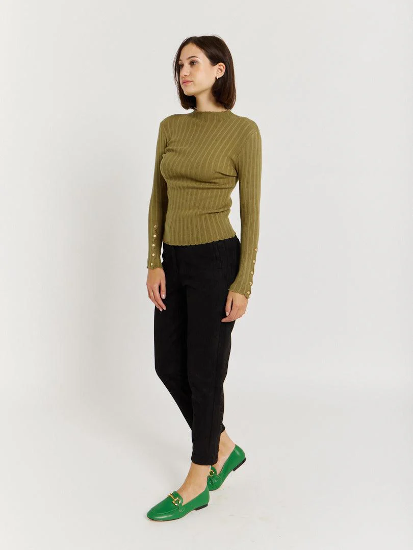 Pull col roulé boutonnage doré - Image 8