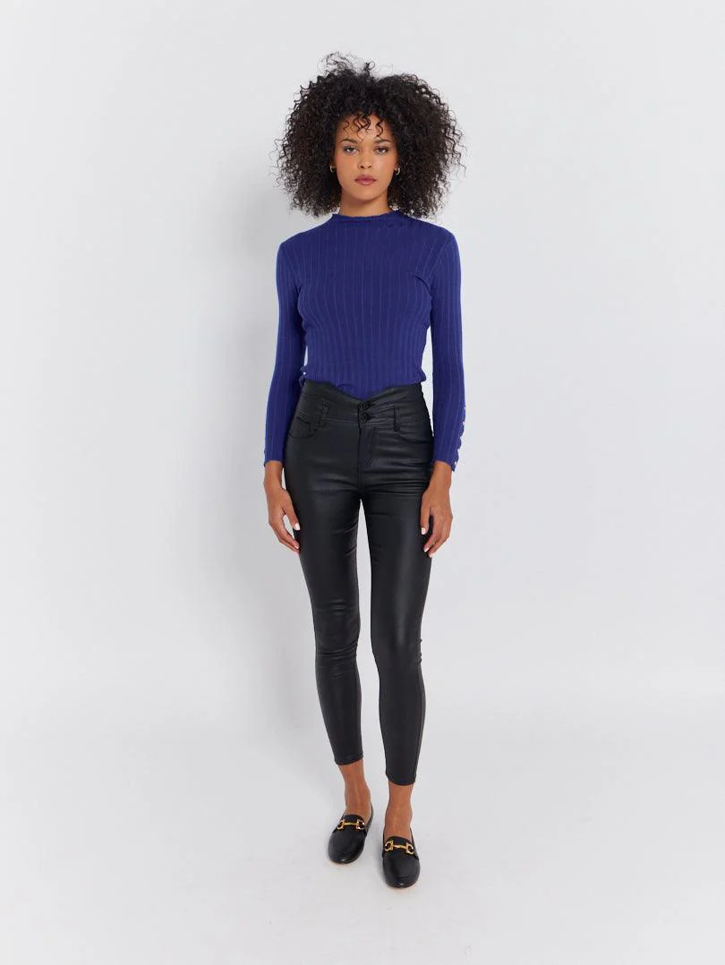 Pull col roulé boutonnage doré - Image 9