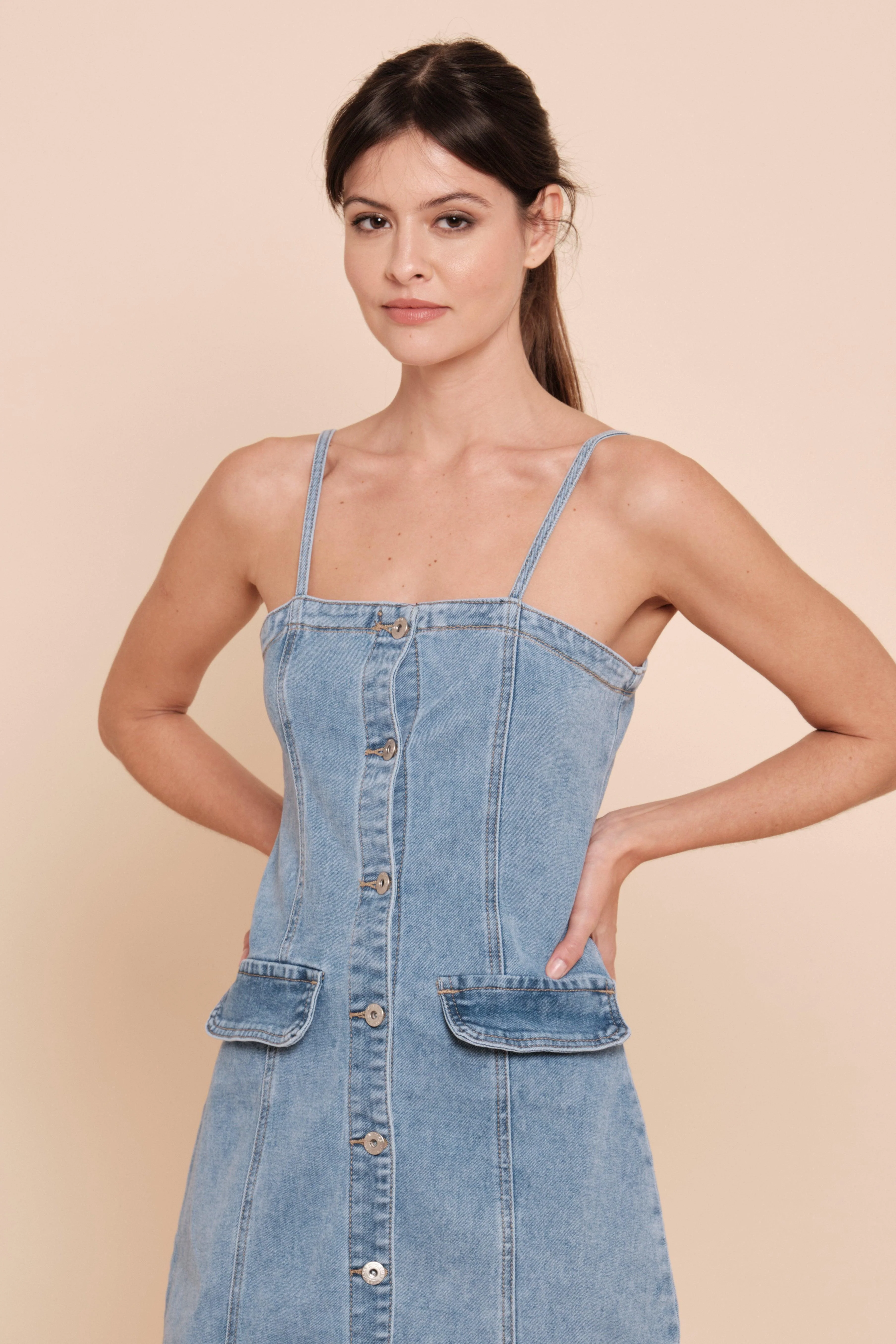 Robe denim courte à bretelle - Image 4