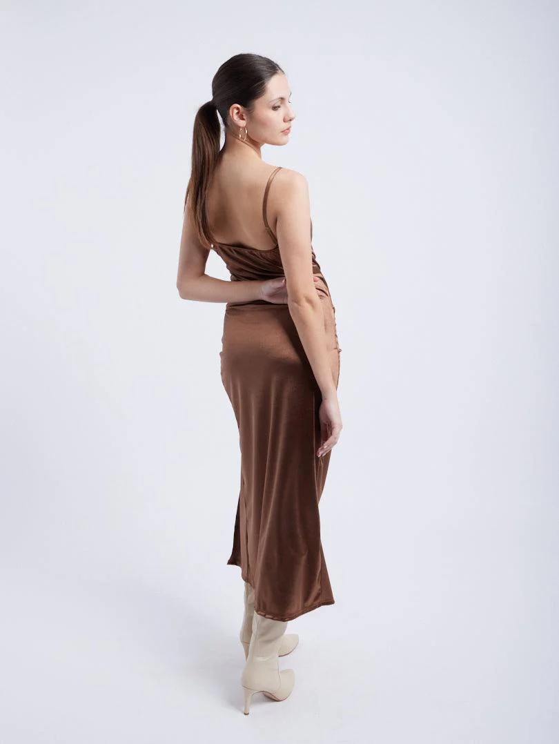 Robe satinée décolleté - Image 10