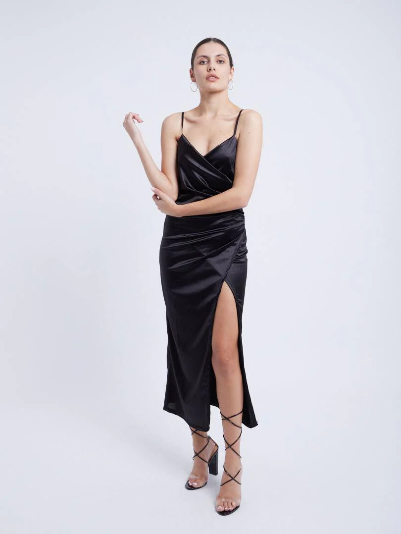 Robe satinée décolleté - Image 12