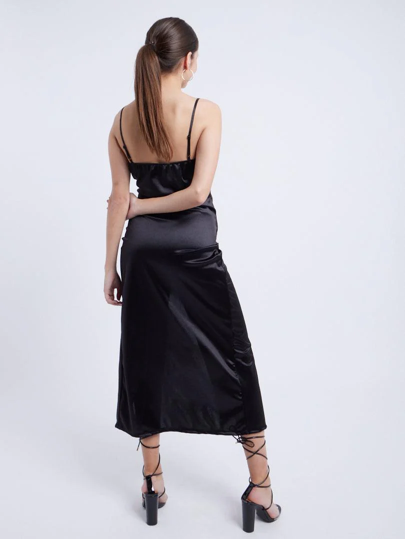 Robe satinée décolleté - Image 13