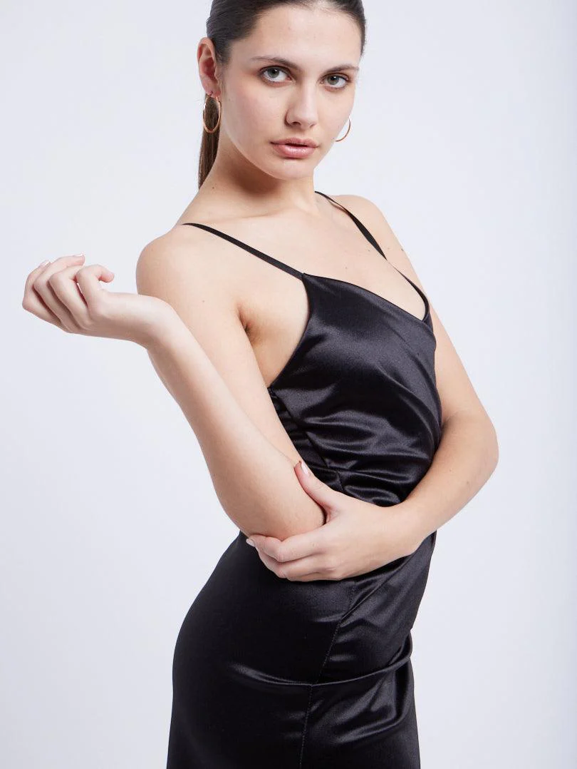 Robe satinée décolleté - Image 15
