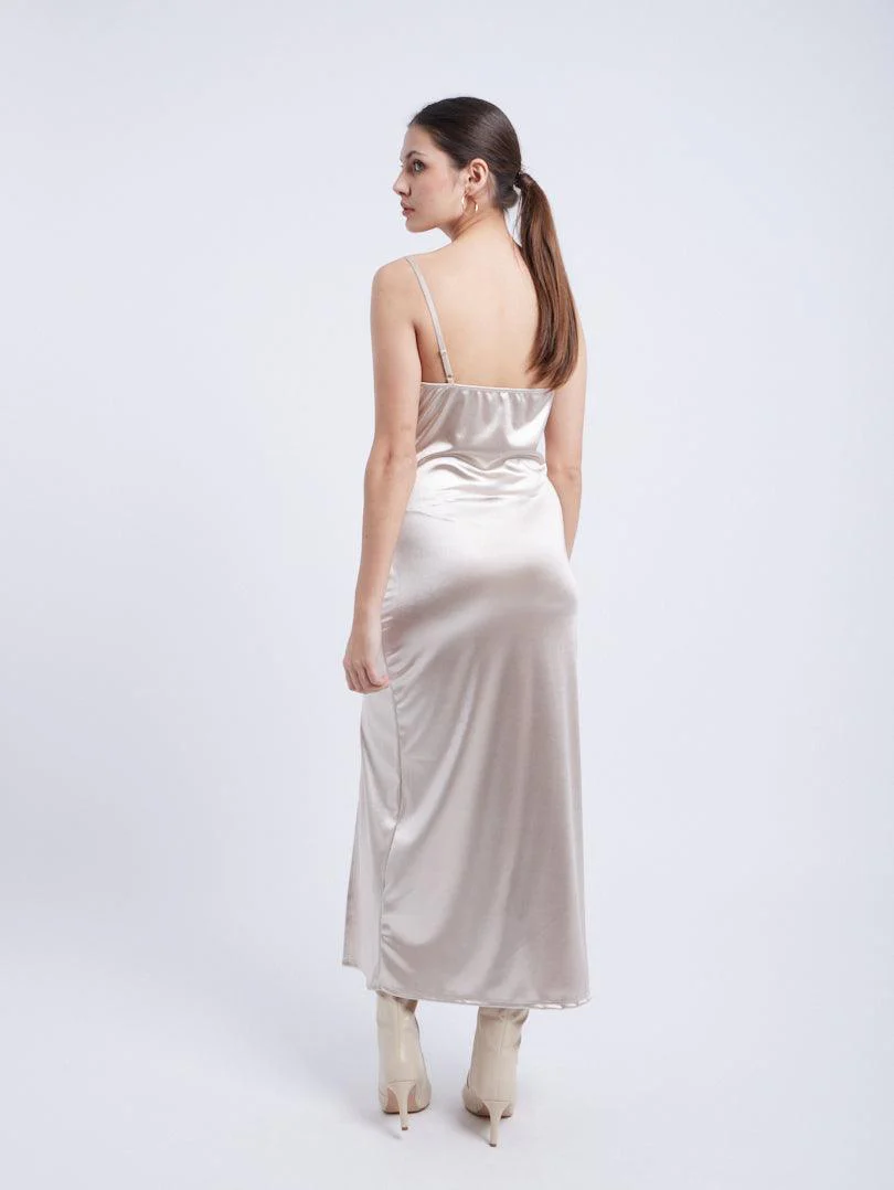 Robe satinée décolleté - Image 5