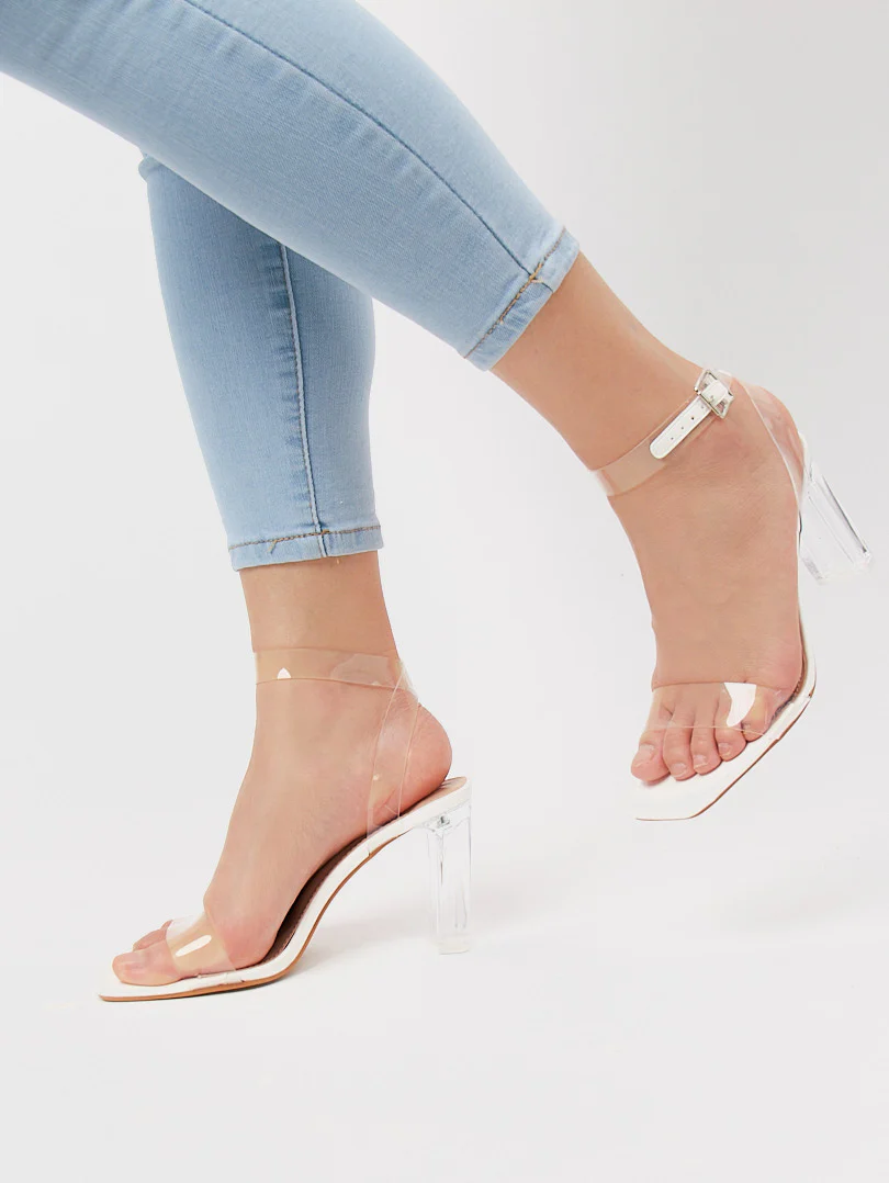Sandale avec talon et strass transparents ajustable - Image 5