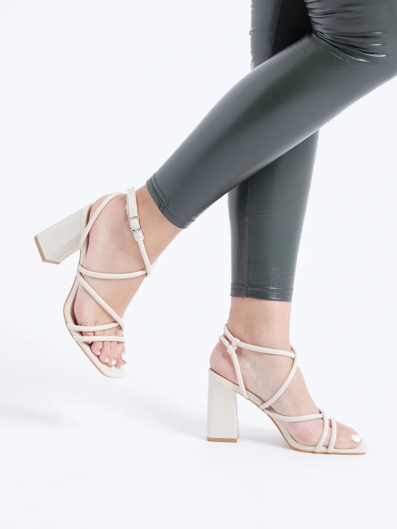 Sandales à talons carrés