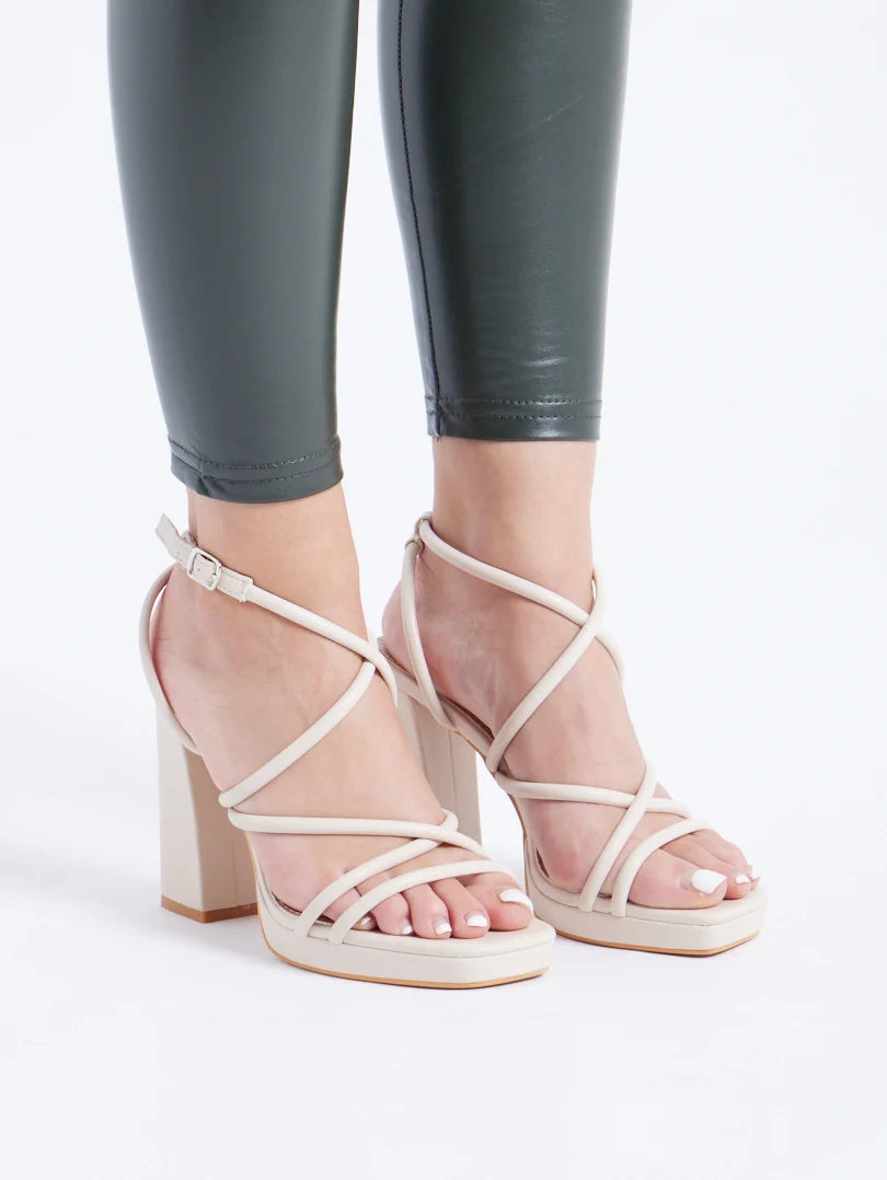 Sandales à talons carrés